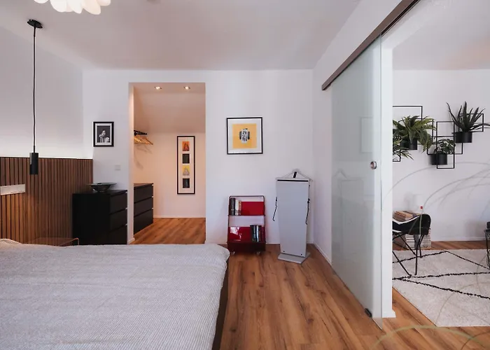 Appartement Komfortables Im Rechtsrheinischen Keulen